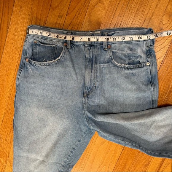 Free People We The Free High Rise Light Wash Mom Jean Waist 30 Distressed Denim - Picture 8 of 12
